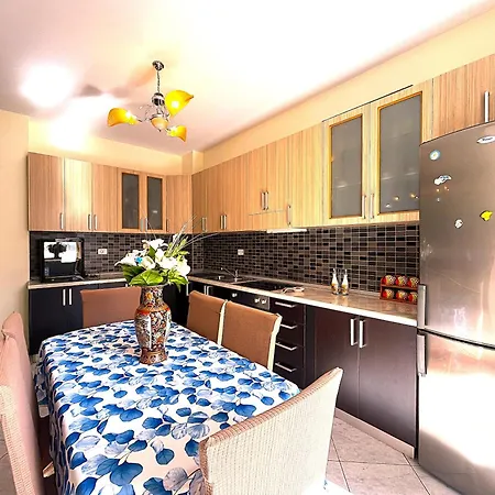 Vlora's Authentic Abode Apartment