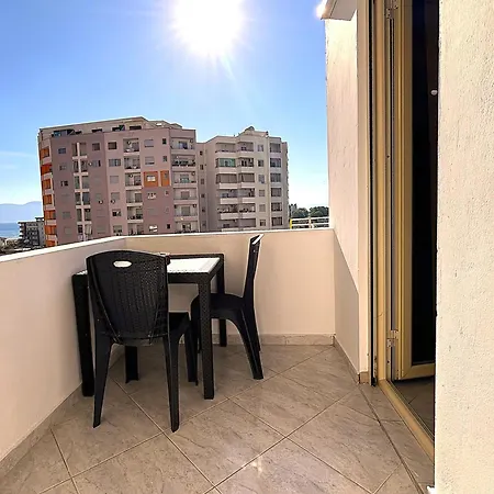 Vlora's Authentic Abode Appartement *